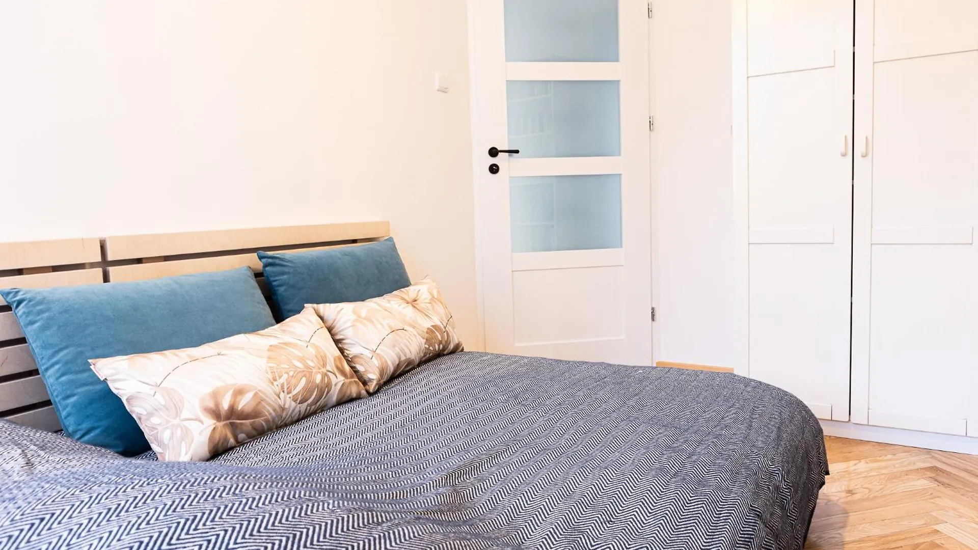 Book A Book - Apartment In The City Center Warsaw Poland